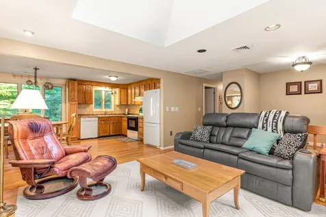 13 Quaker Street Newton NH 03858