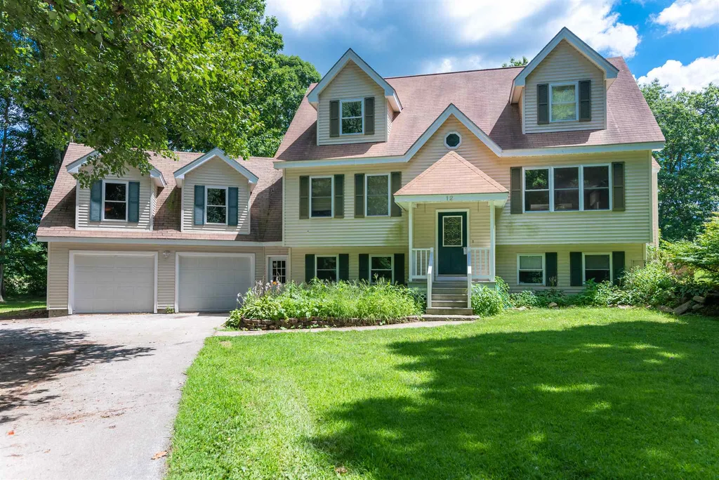 12 Twin Isles Road Londonderry NH 03053