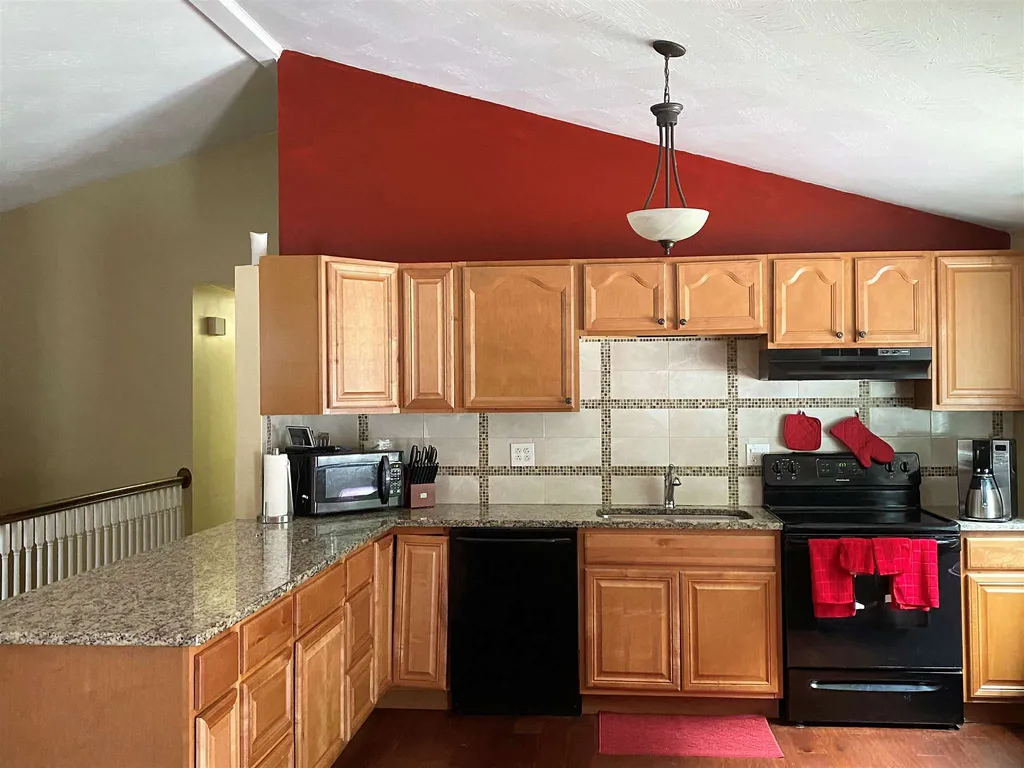 63 Redfield Circle Derry NH 03038