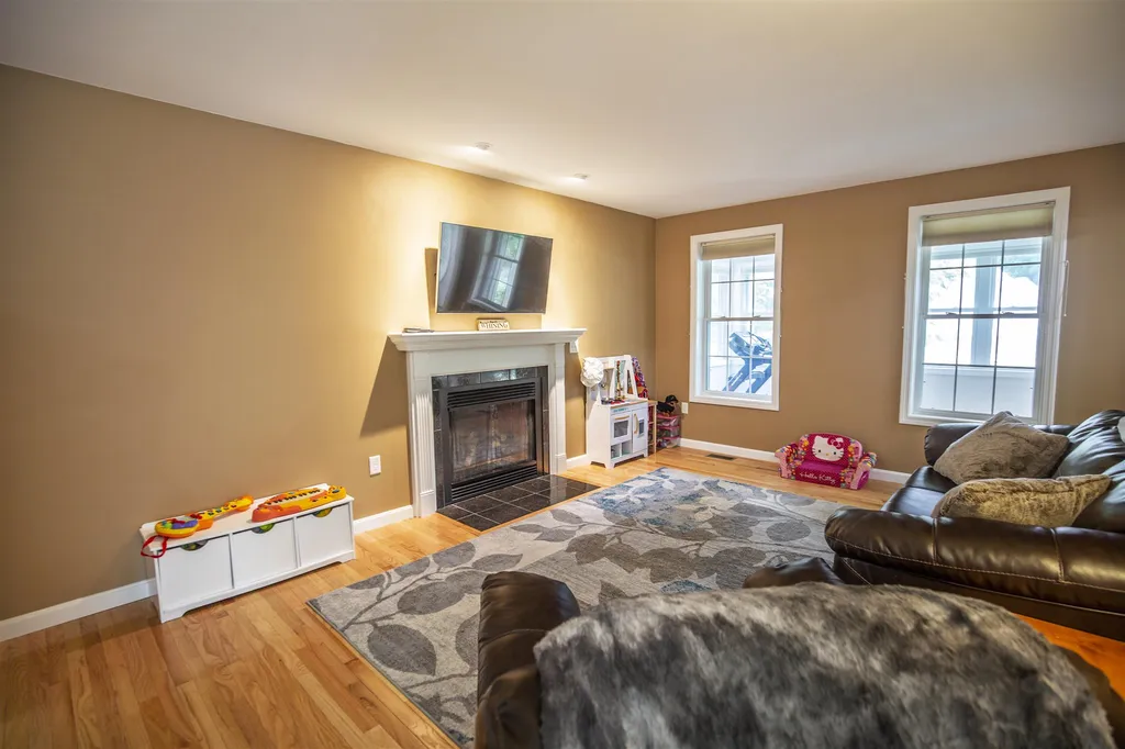 27 Seavey Brook Lane Rochester NH 03867