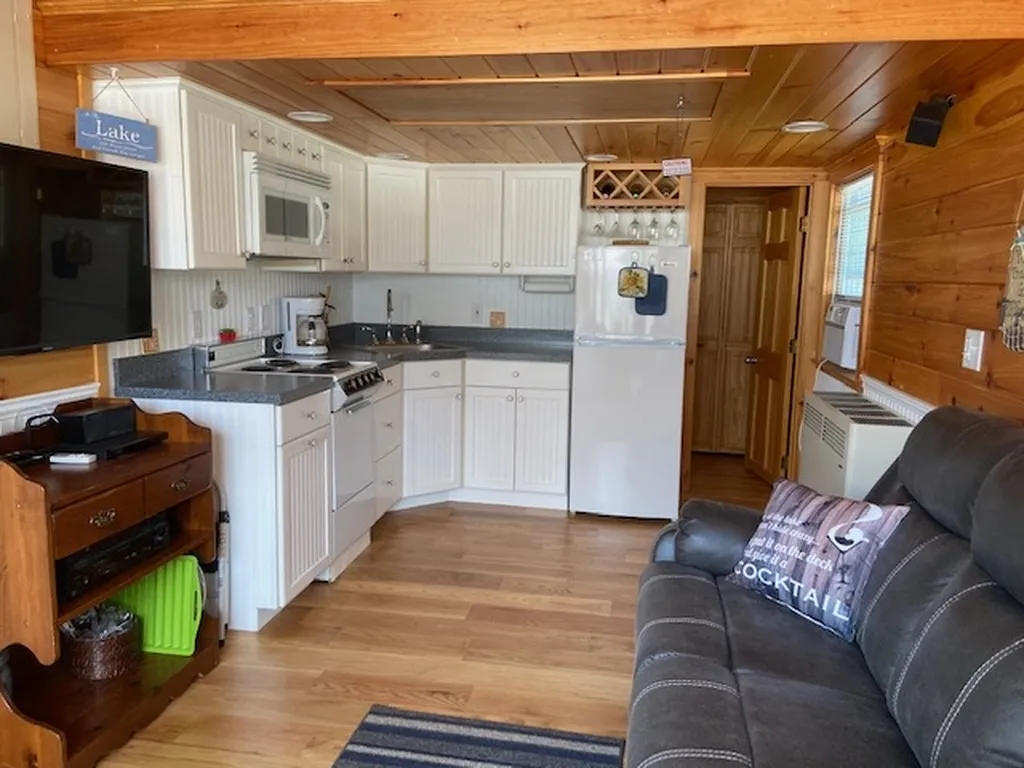 11 Bay Road Sanbornton NH 03269