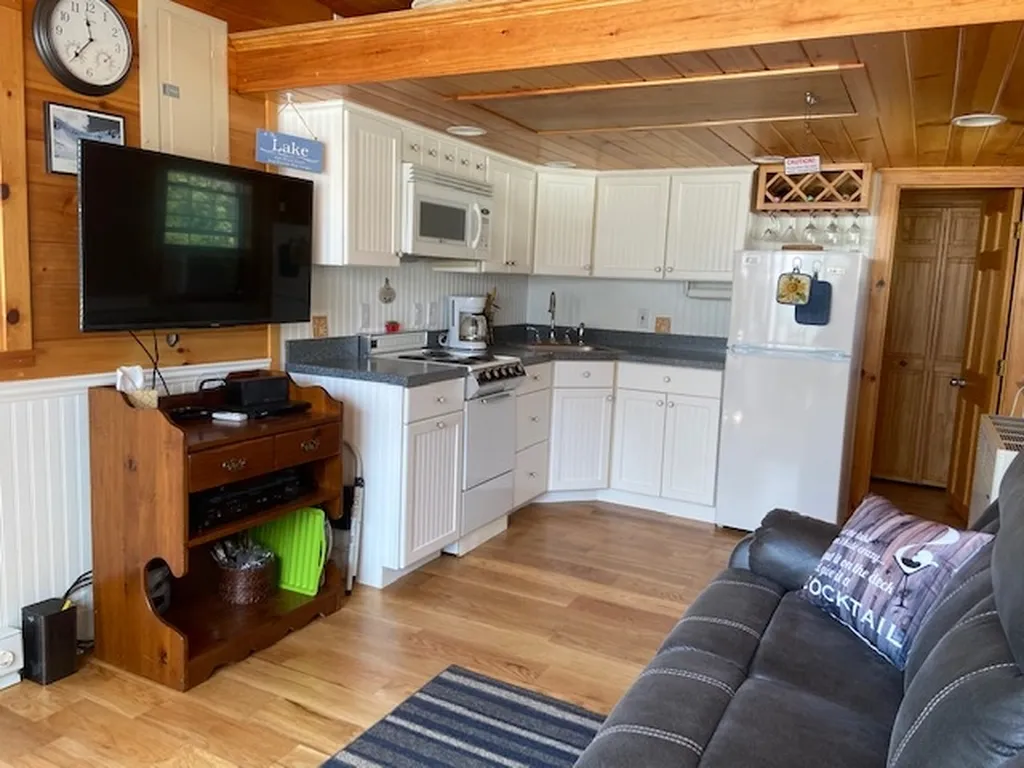 11 Bay Road Sanbornton NH 03269