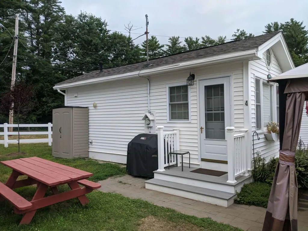 11 Bay Road Sanbornton NH 03269