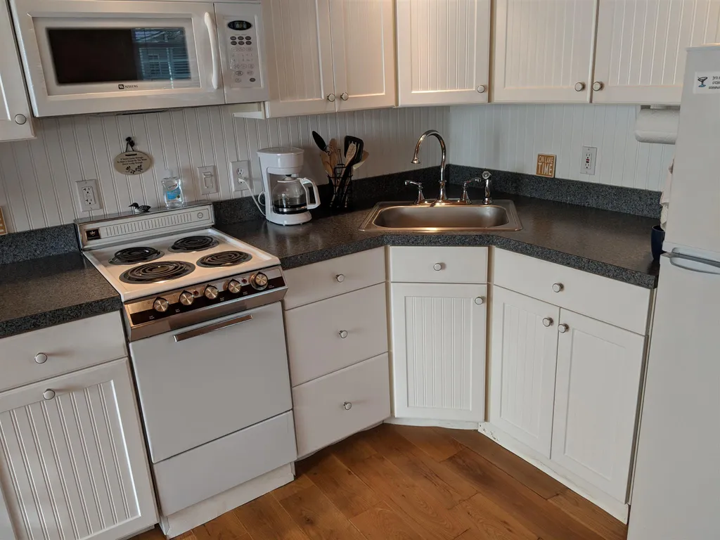 11 Bay Road Sanbornton NH 03269