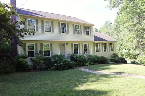 28 Chase Brook Circle Litchfield NH 03052