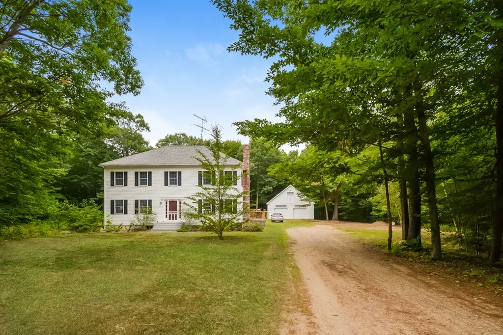 39 Griffin Road Deerfield NH 03037