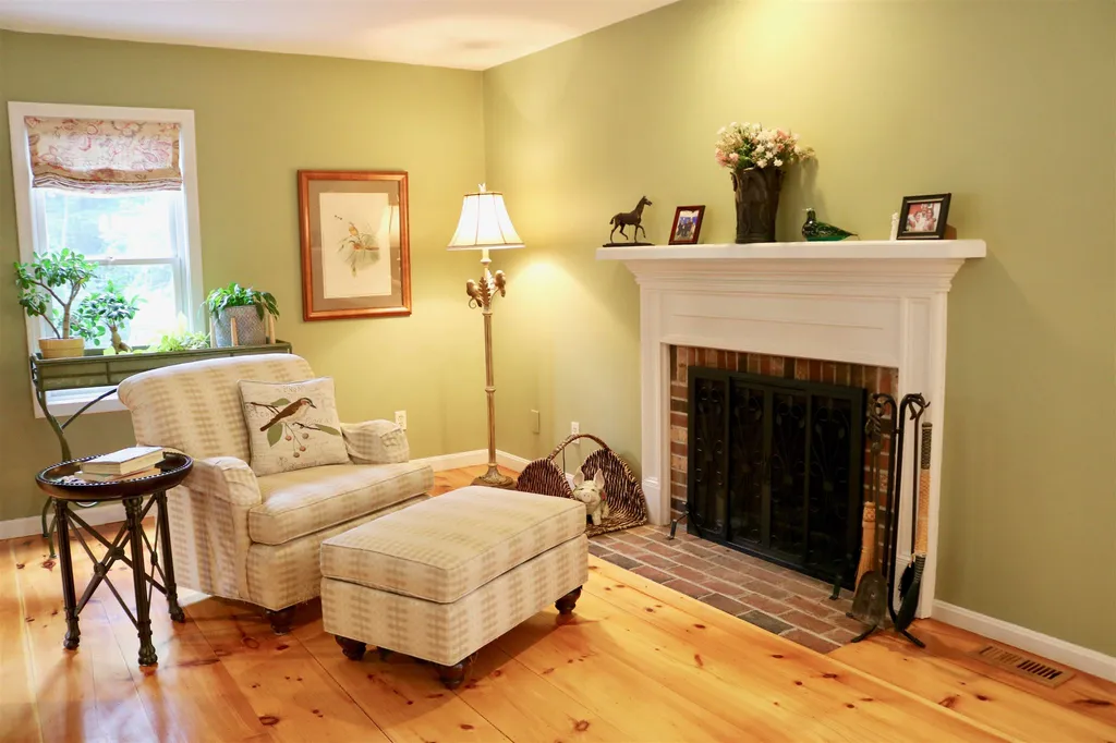 8 Highlander Drive North Hampton NH 03862