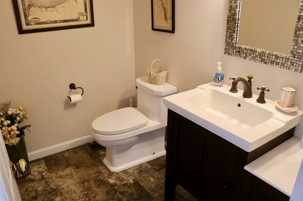 8 Highlander Drive North Hampton NH 03862