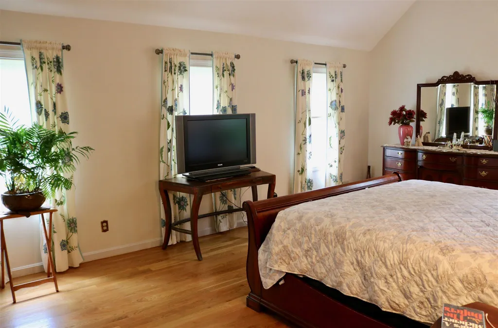 8 Highlander Drive North Hampton NH 03862