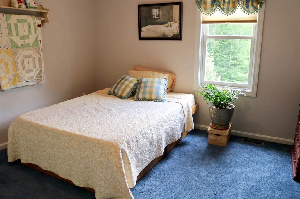 8 Highlander Drive North Hampton NH 03862