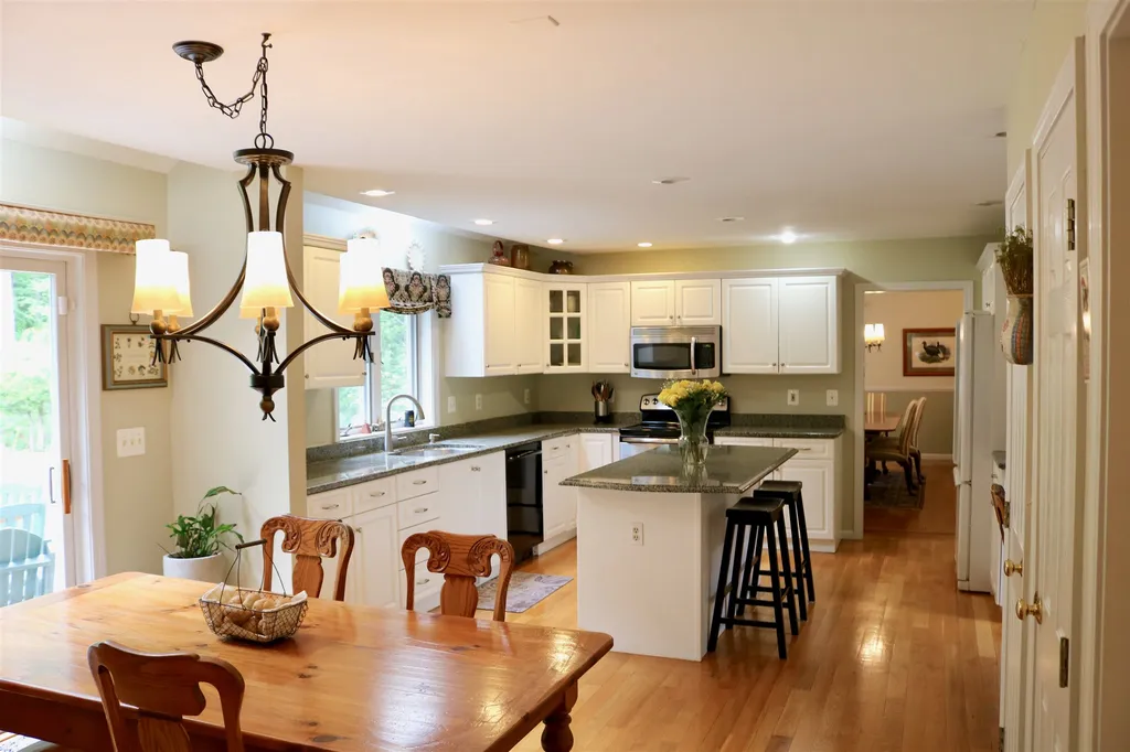 8 Highlander Drive North Hampton NH 03862