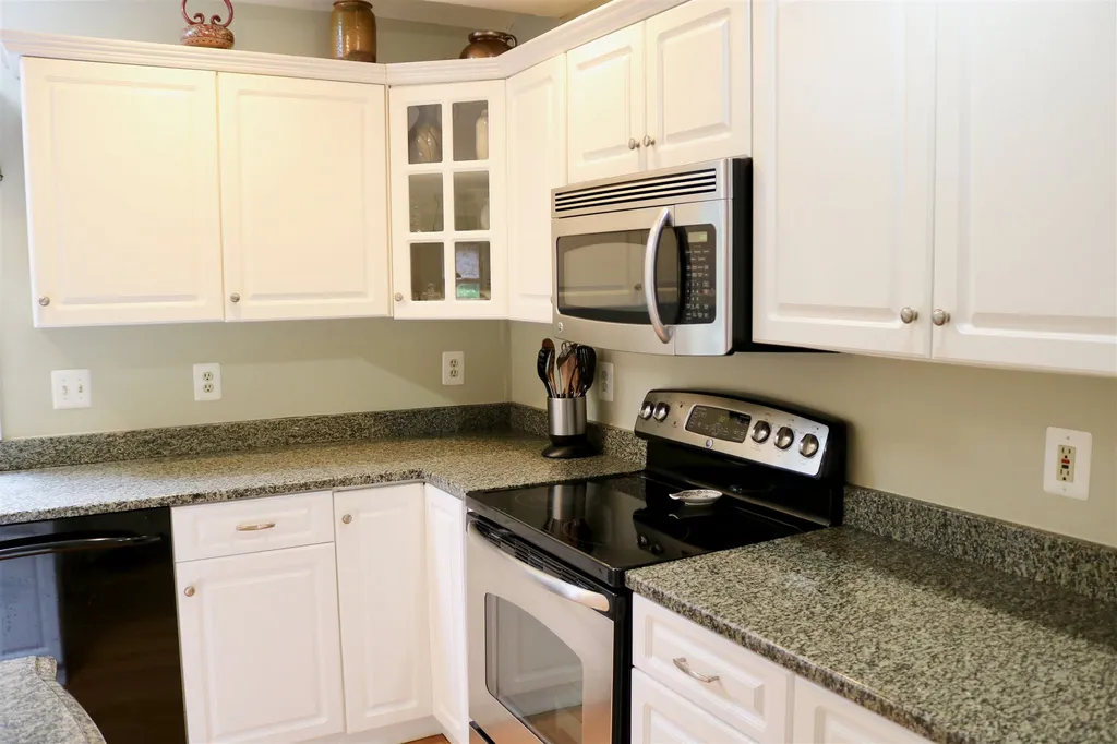 8 Highlander Drive North Hampton NH 03862