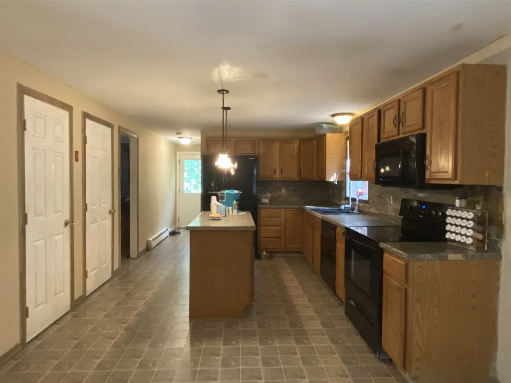 16 Red Fox Crossing Hillsborough NH 03244