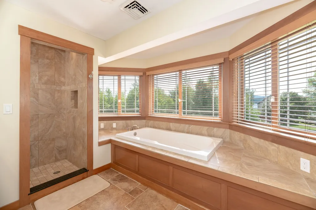 73 Captains Walk Laconia NH 03246