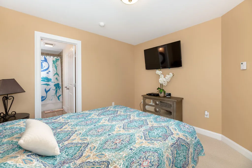 73 Captains Walk Laconia NH 03246