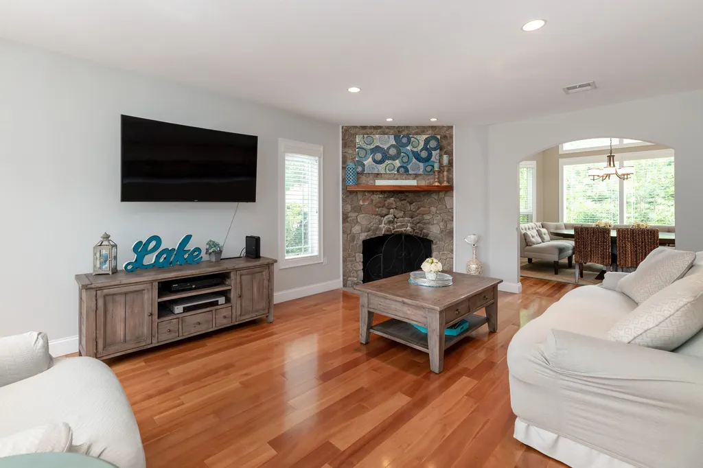 73 Captains Walk Laconia NH 03246