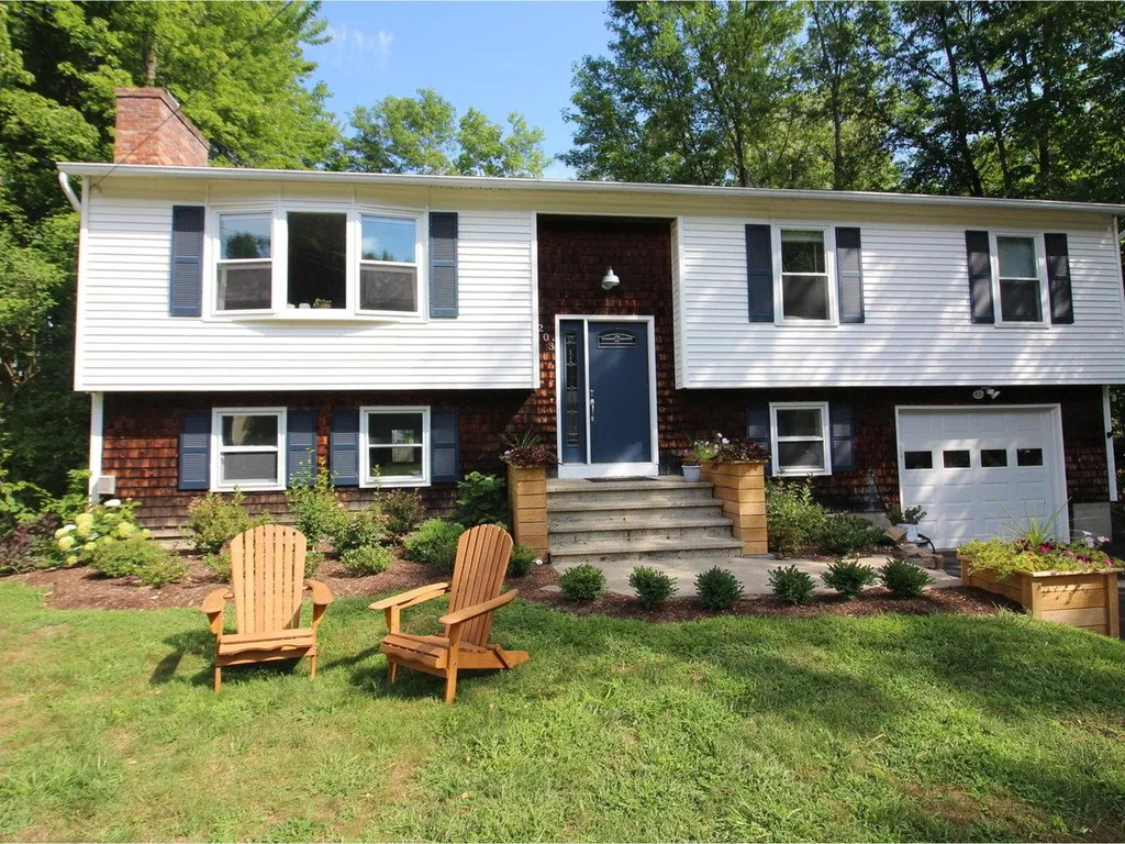 203 Richmond Drive Shelburne VT 05482