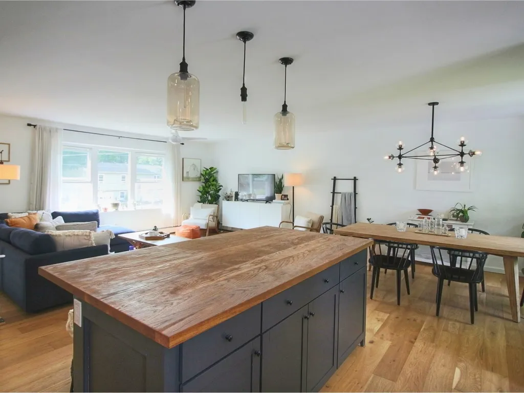 203 Richmond Drive Shelburne VT 05482