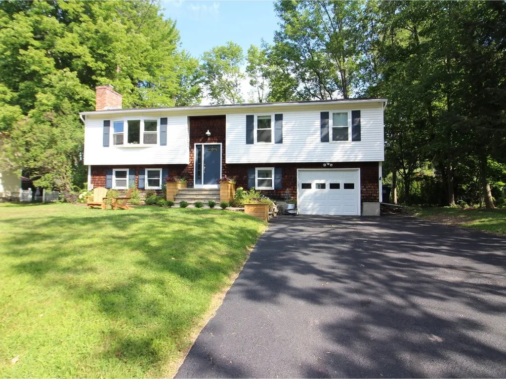 203 Richmond Drive Shelburne VT 05482