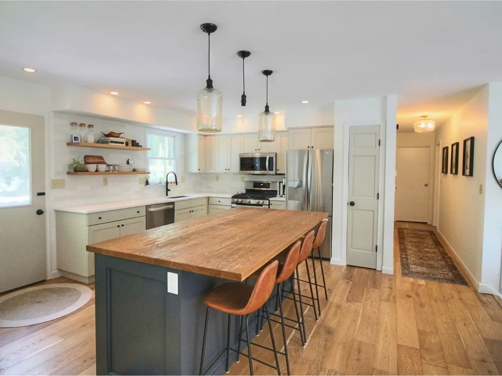 203 Richmond Drive Shelburne VT 05482