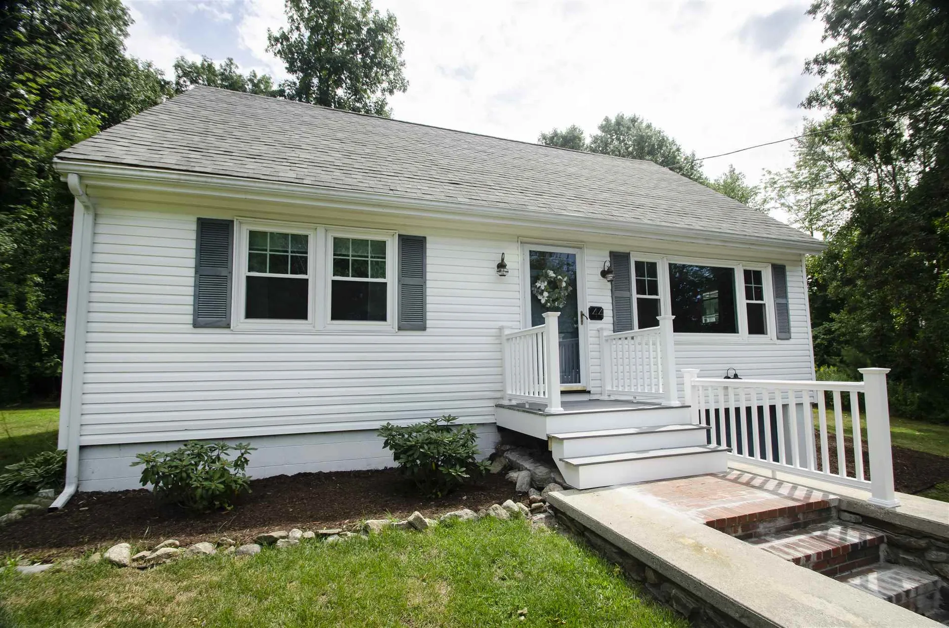 44 Dutton Road Pelham NH 03076
