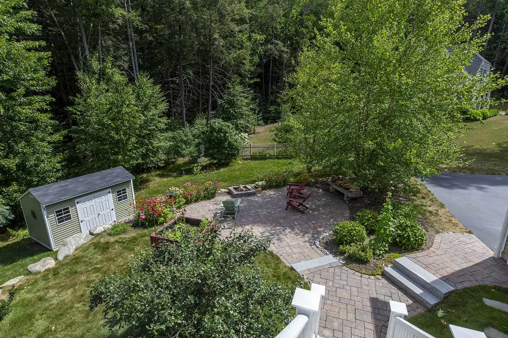 19 Point Of Rocks Terrace Stratham NH 03885
