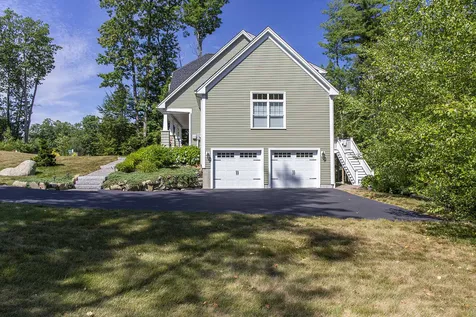 19 Point Of Rocks Terrace Stratham NH 03885
