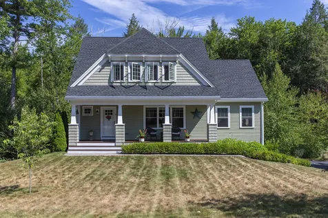 19 Point Of Rocks Terrace Stratham NH 03885