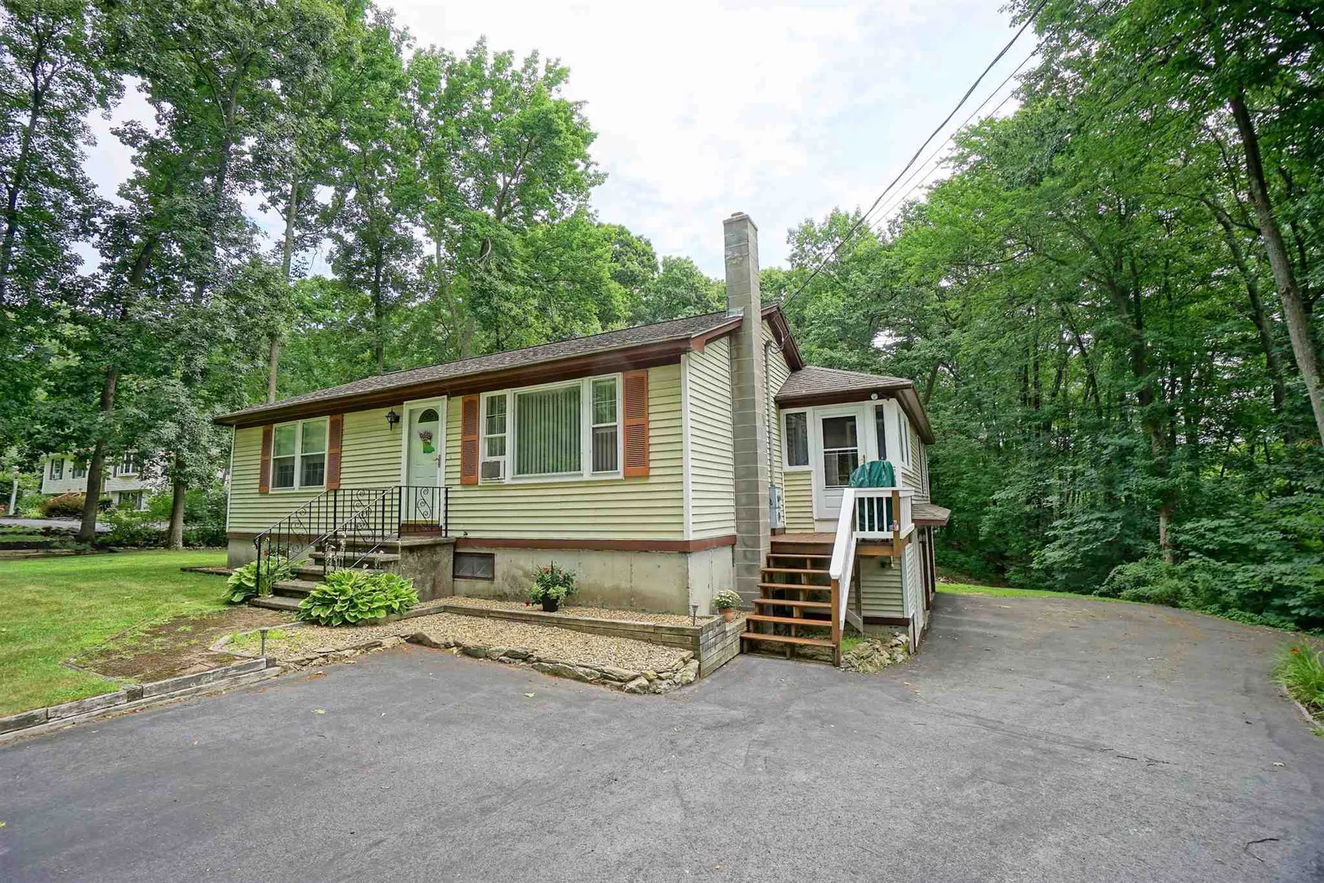 47 Stark Road Derry NH 03038
