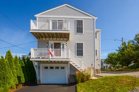 19 Boars Head Terrace Hampton NH 03842