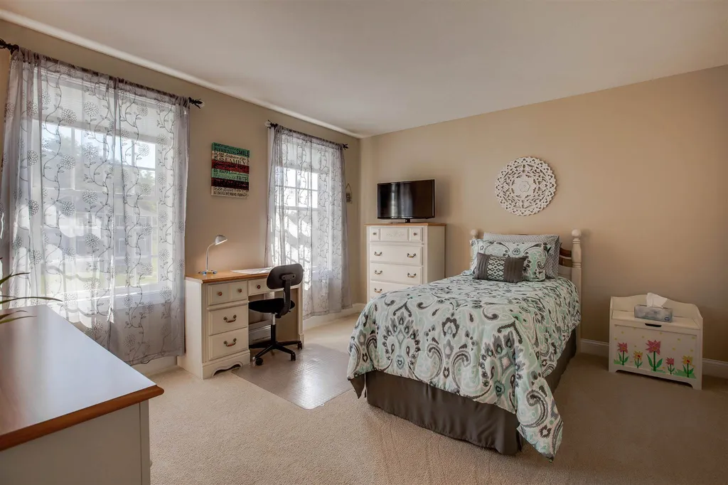 35 Hunter Mill Way Londonderry NH 03053