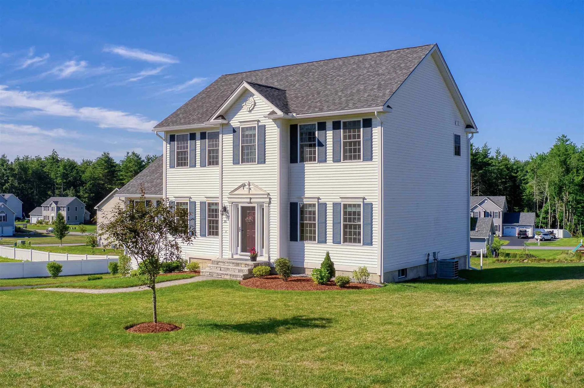 35 Hunter Mill Way Londonderry NH 03053