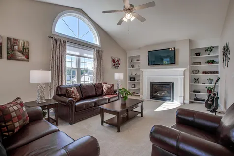 35 Hunter Mill Way Londonderry NH 03053