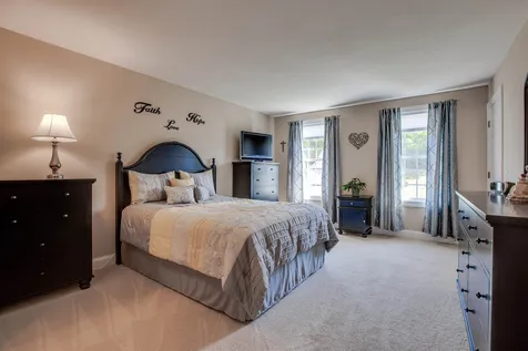35 Hunter Mill Way Londonderry NH 03053