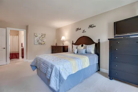 35 Hunter Mill Way Londonderry NH 03053