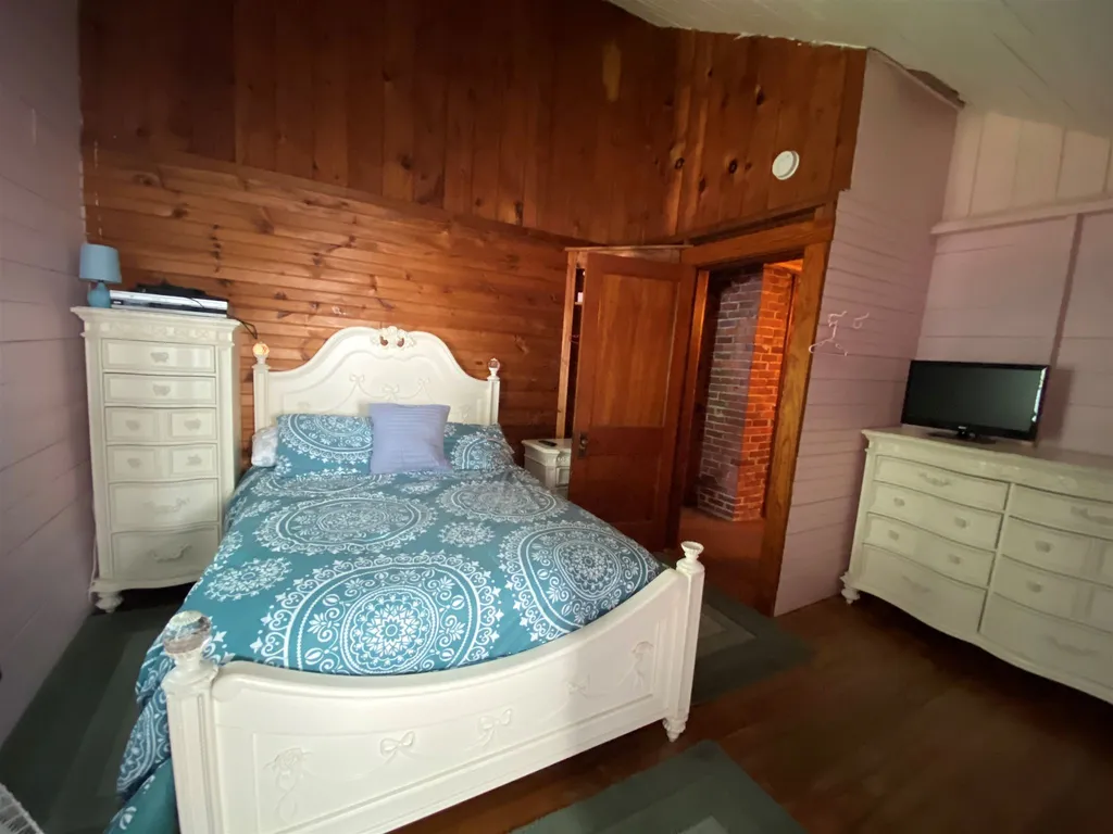 18 Walnut Street Belmont NH 03220