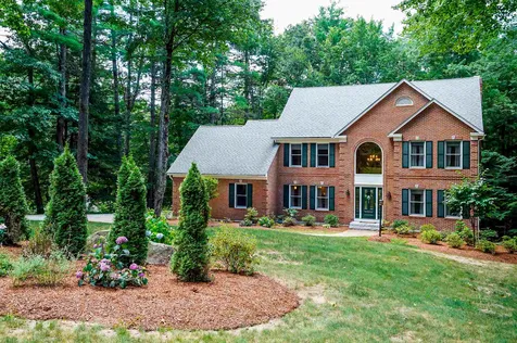 11 Lancaster Lane Bedford NH 03110
