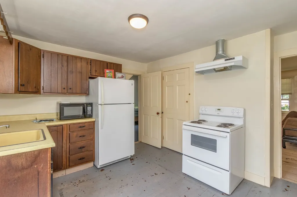 65 Maple Street Henniker NH 03242