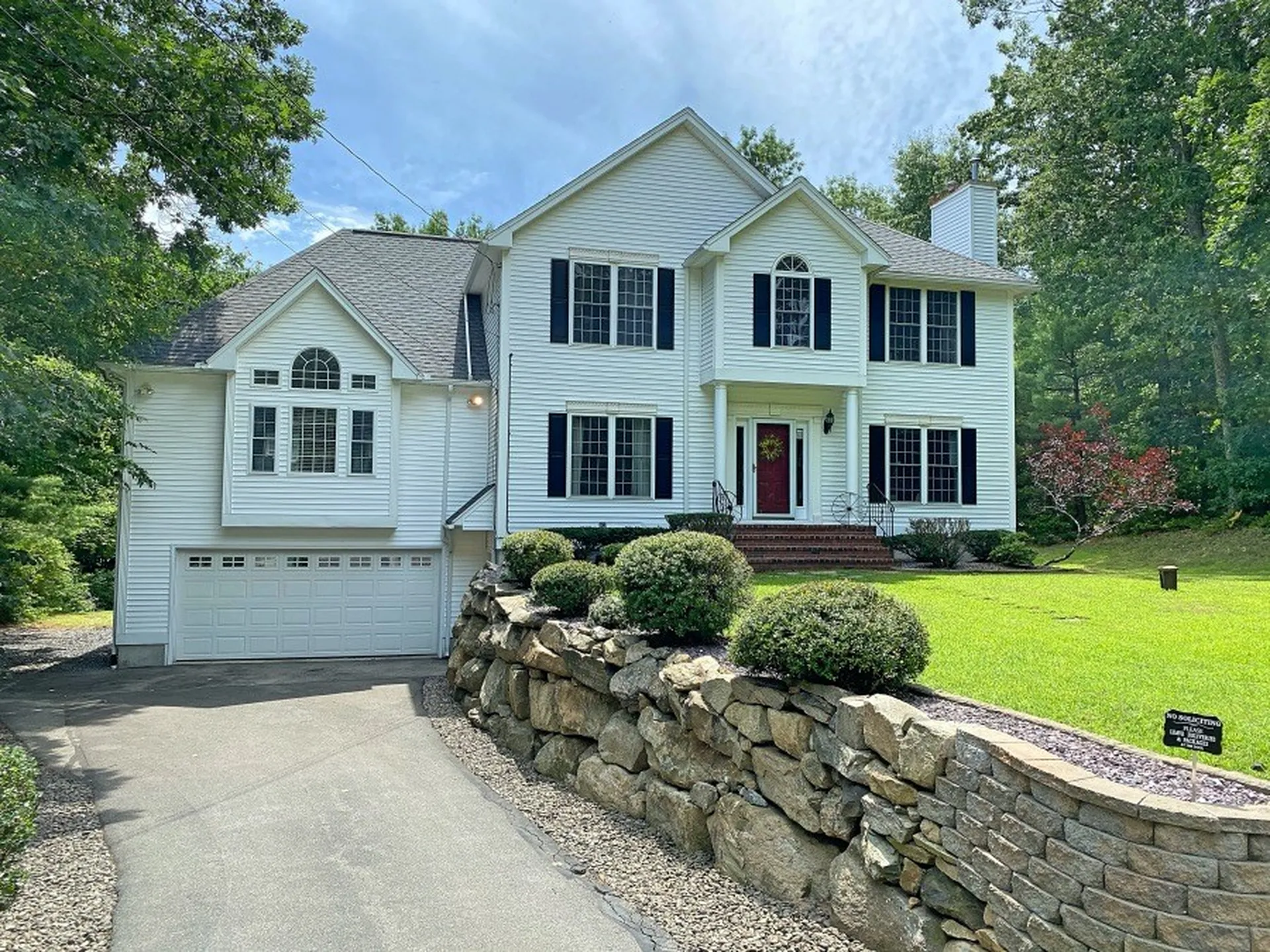 14 Quaker Drive Derry NH 03038