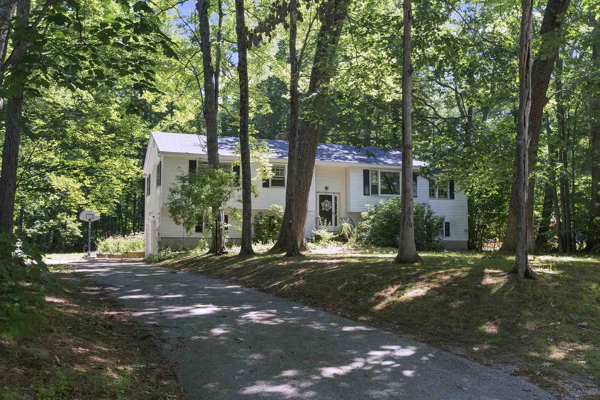 6 Cortland Street Londonderry NH 03053
