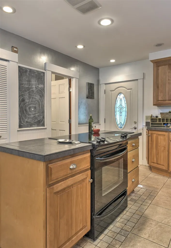 569 West Street Keene NH 03431