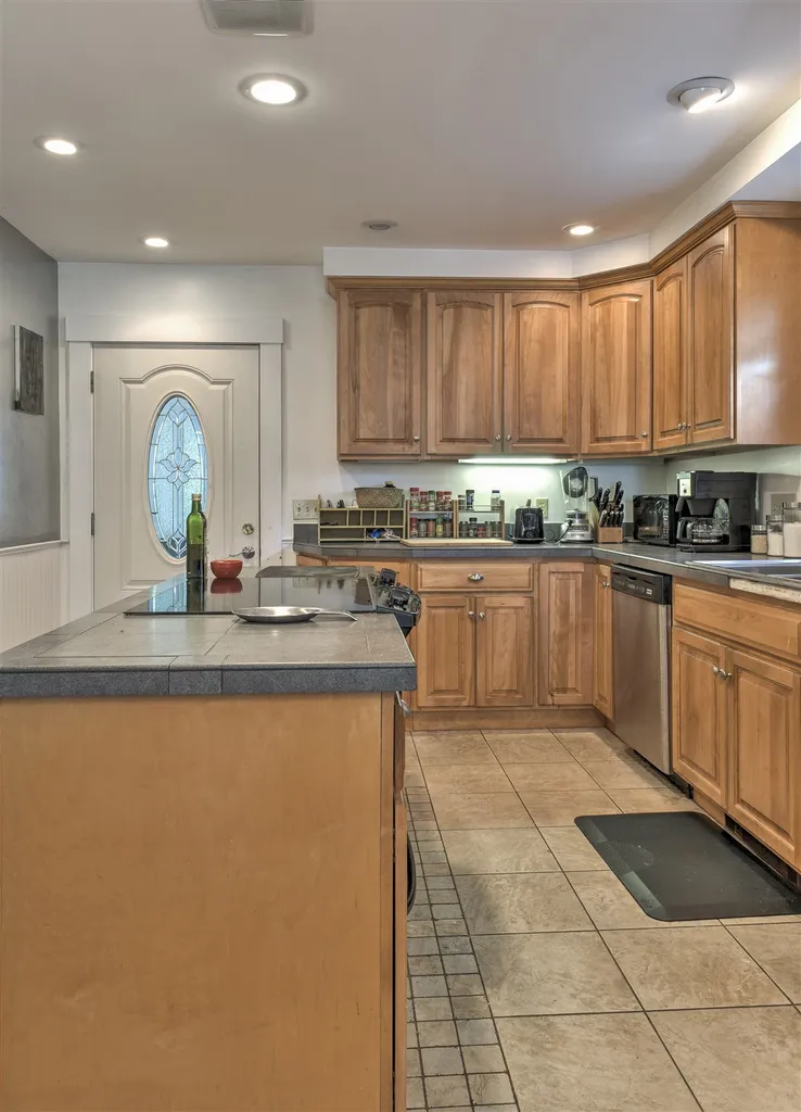 569 West Street Keene NH 03431