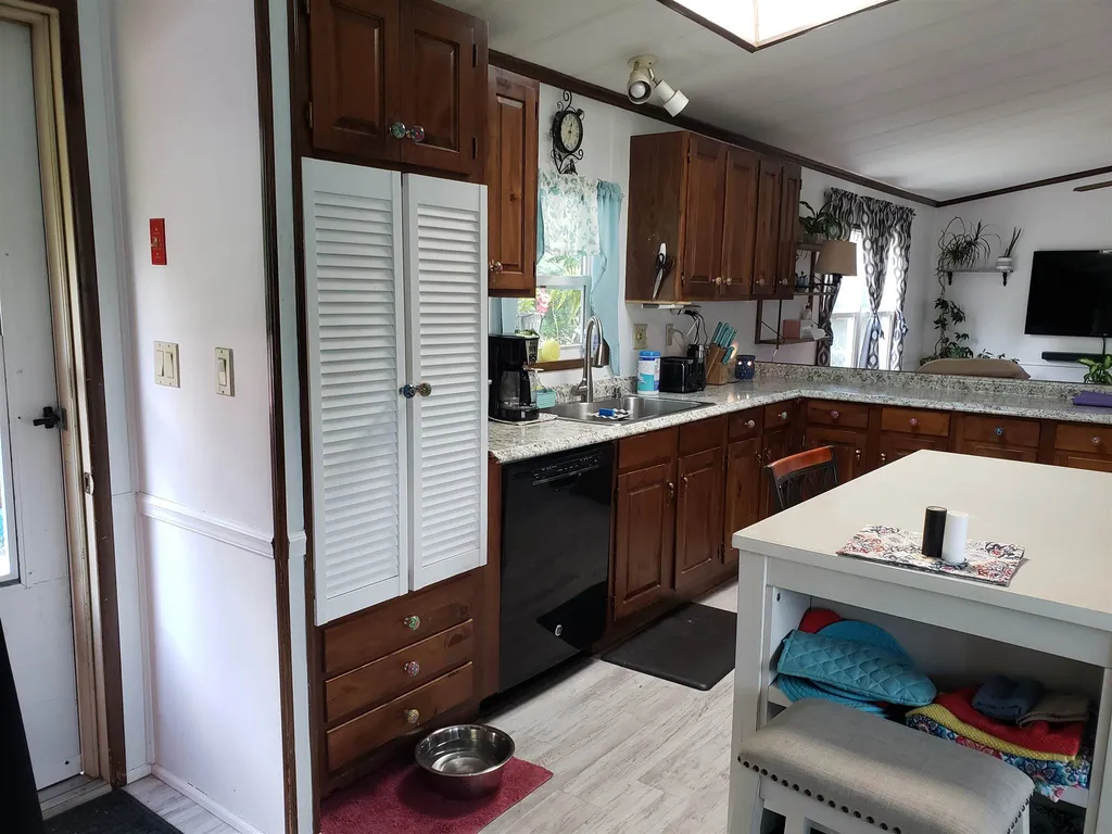 31 Brooks Road Extension Seabrook NH 03874