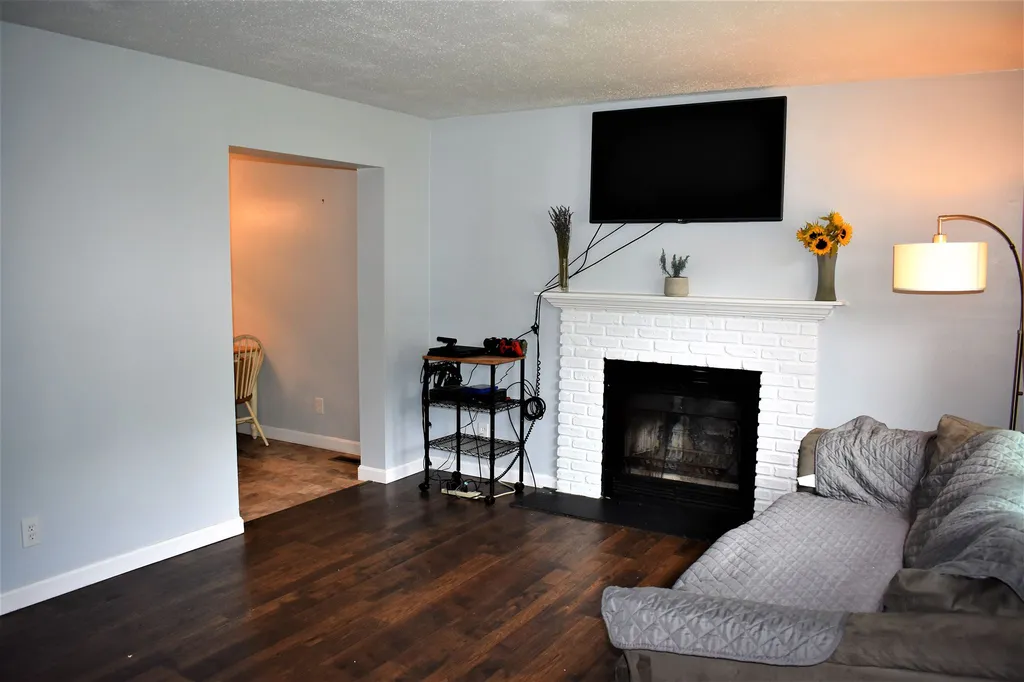66 Preston Street Hillsborough NH 03244