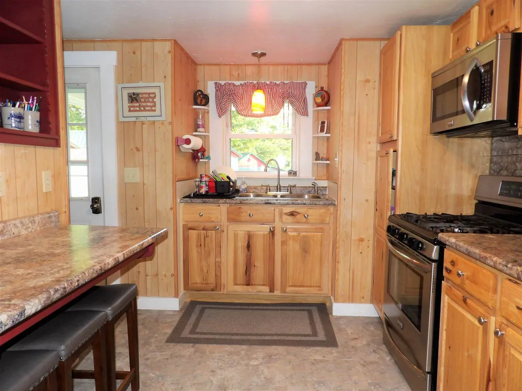 154 Thunder Road Franklin NH 03235