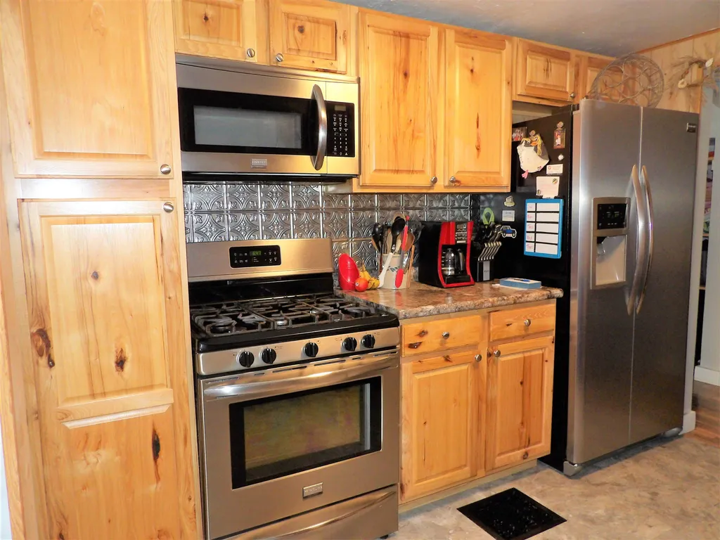 154 Thunder Road Franklin NH 03235