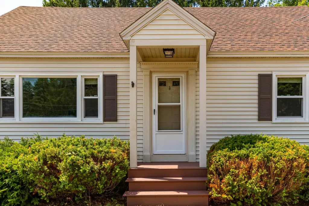 6 Doelson Street Somersworth NH 03878