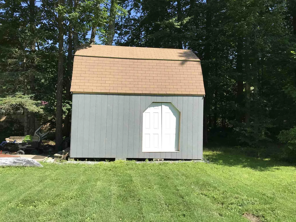 39 Bunker Lane Madbury NH 03823