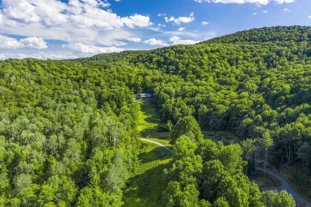 477 Thistle Hill Road Pomfret VT 05053