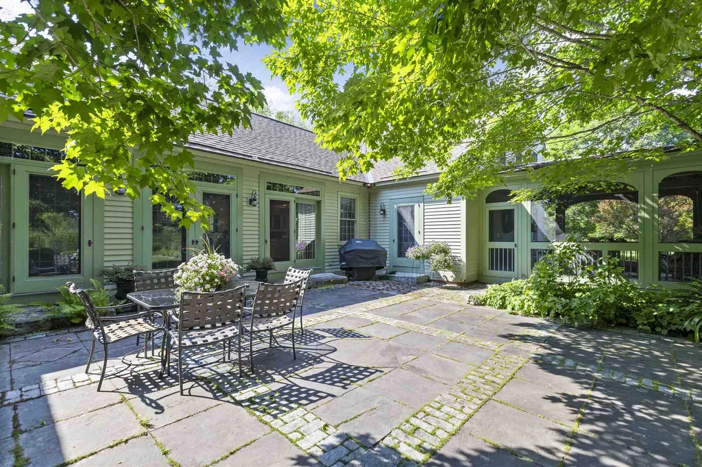 390 Handy Road Pomfret VT 05067
